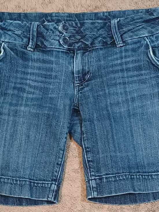 American Eagle Outfitters Pants - American Eagle/Denim Bermuda Shorts/Women 6 Medium Wash Y2K Double Button Preppy